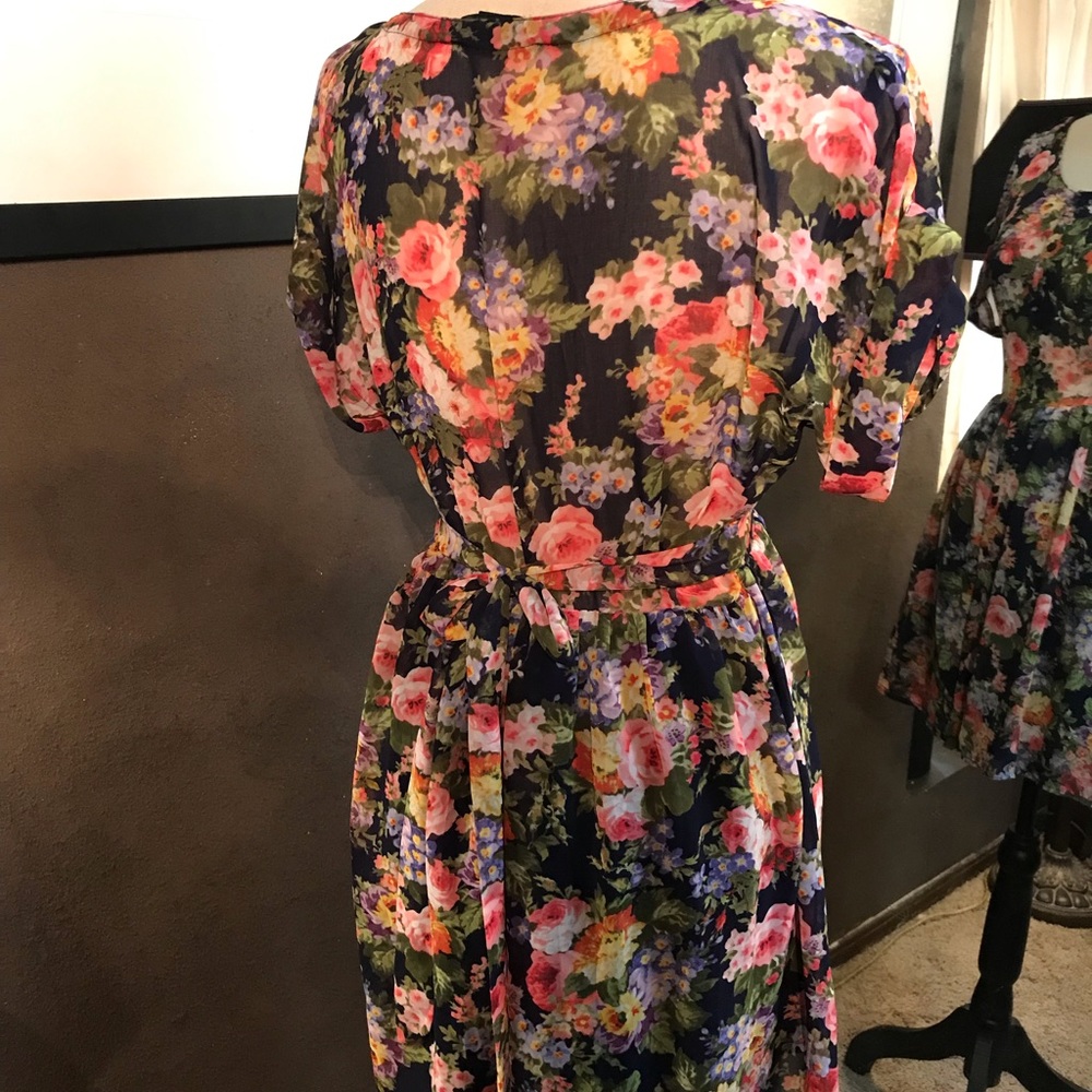 Beautiful Floral Forever 21 Dress.